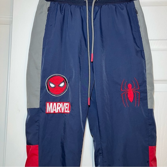 Marvel Spider-Man Mesh Lined Windbreaker Joggers Pants Boxlunch Exclusive - Picture 2 of 7
